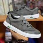 Basket Homme Lacoste Sport Chic – Gris & Blanc – Design Moderne et Élégant