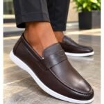 Mocassin Homme Élégance Prestige – Marron Foncé Cognac & Semelle Blanche – Style Chic et Moderne