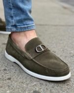 Mocassin Homme Élégance Prestige à Boucle Métallique – Vert & Semelle Blanche