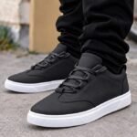 Basket Homme Lacoste Sport Chic – Noir & Blanc – Design Moderne et Élégant